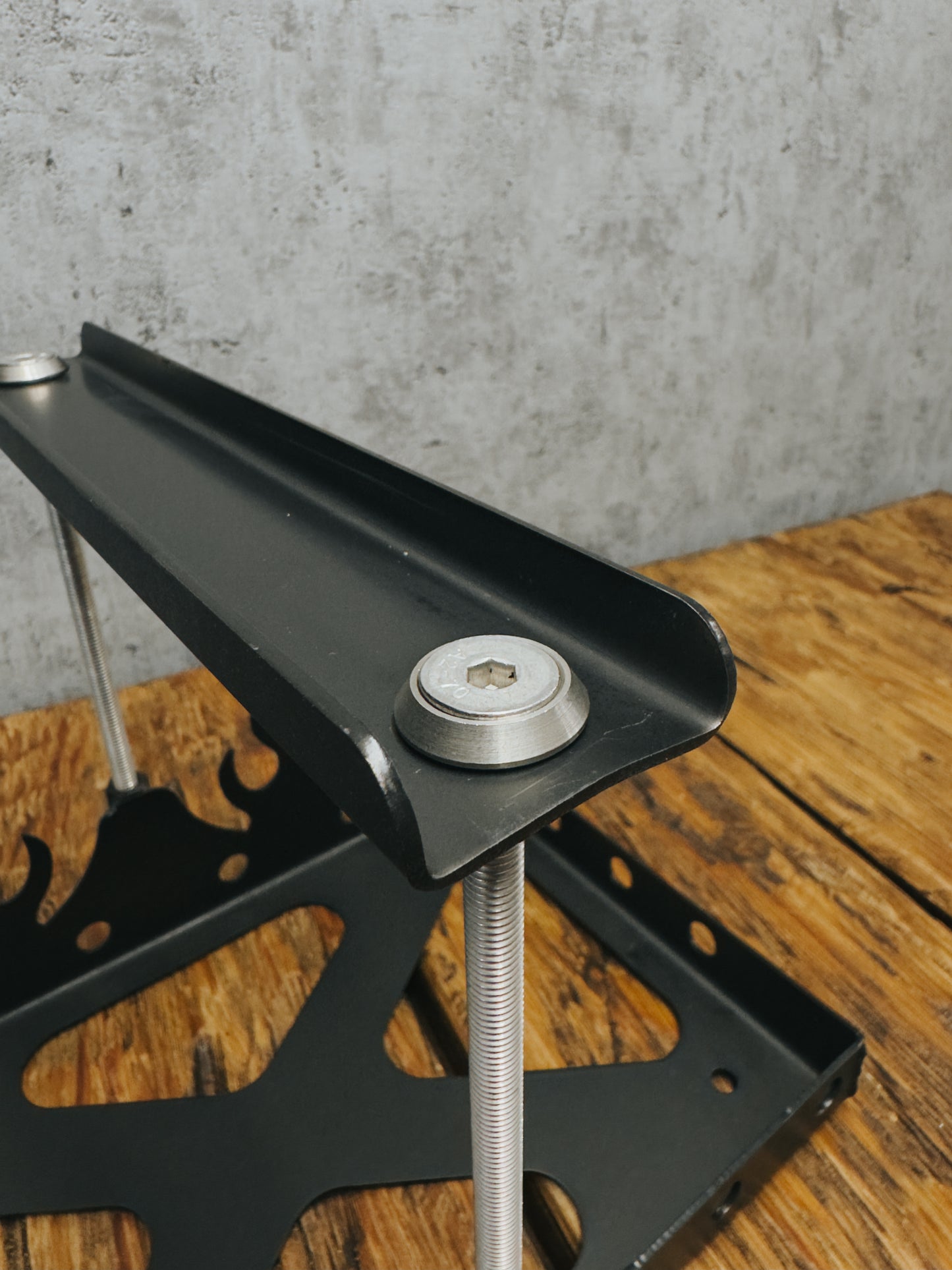FLAMES BATTERY MOUNT