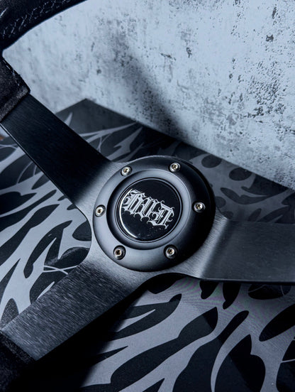 BLACK'ON'BLACK - OUTRUN STEERING WHEEL