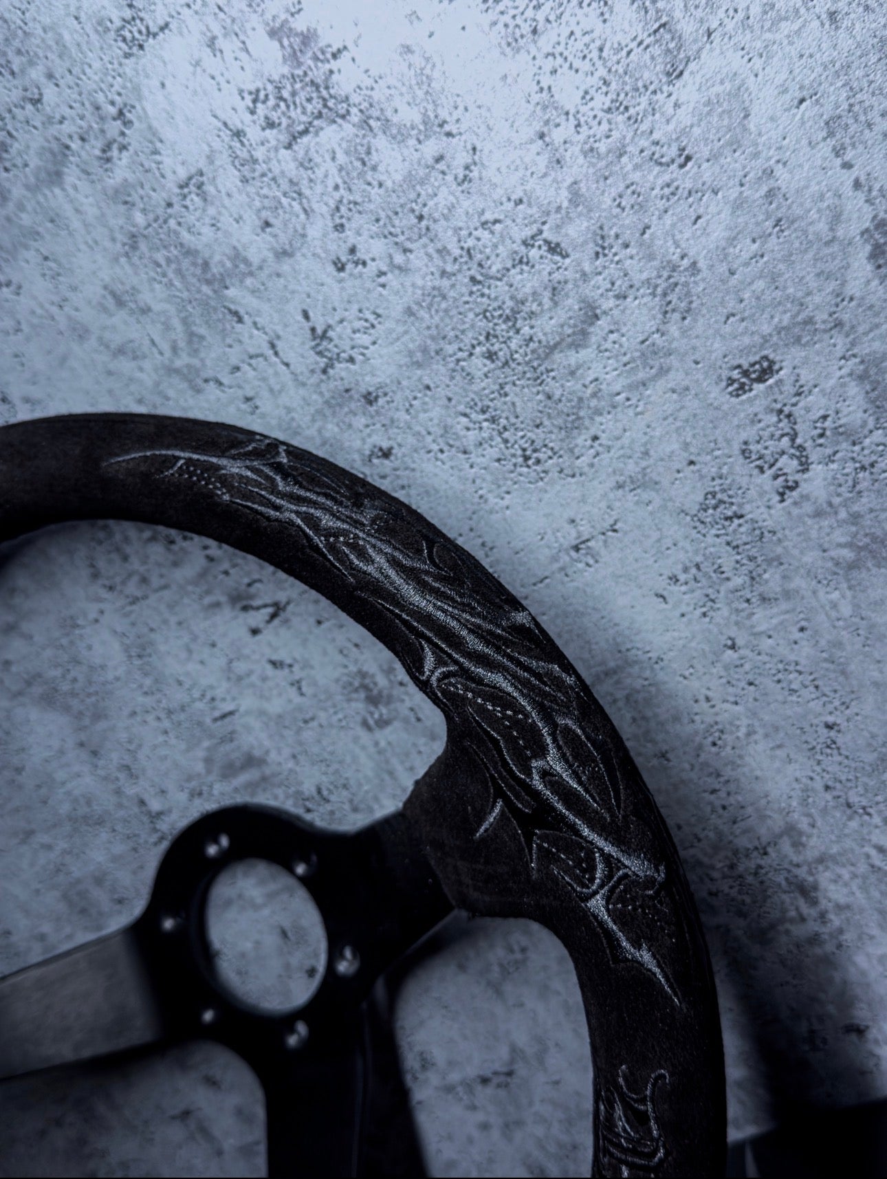 BLACK'ON'BLACK - OUTRUN STEERING WHEEL
