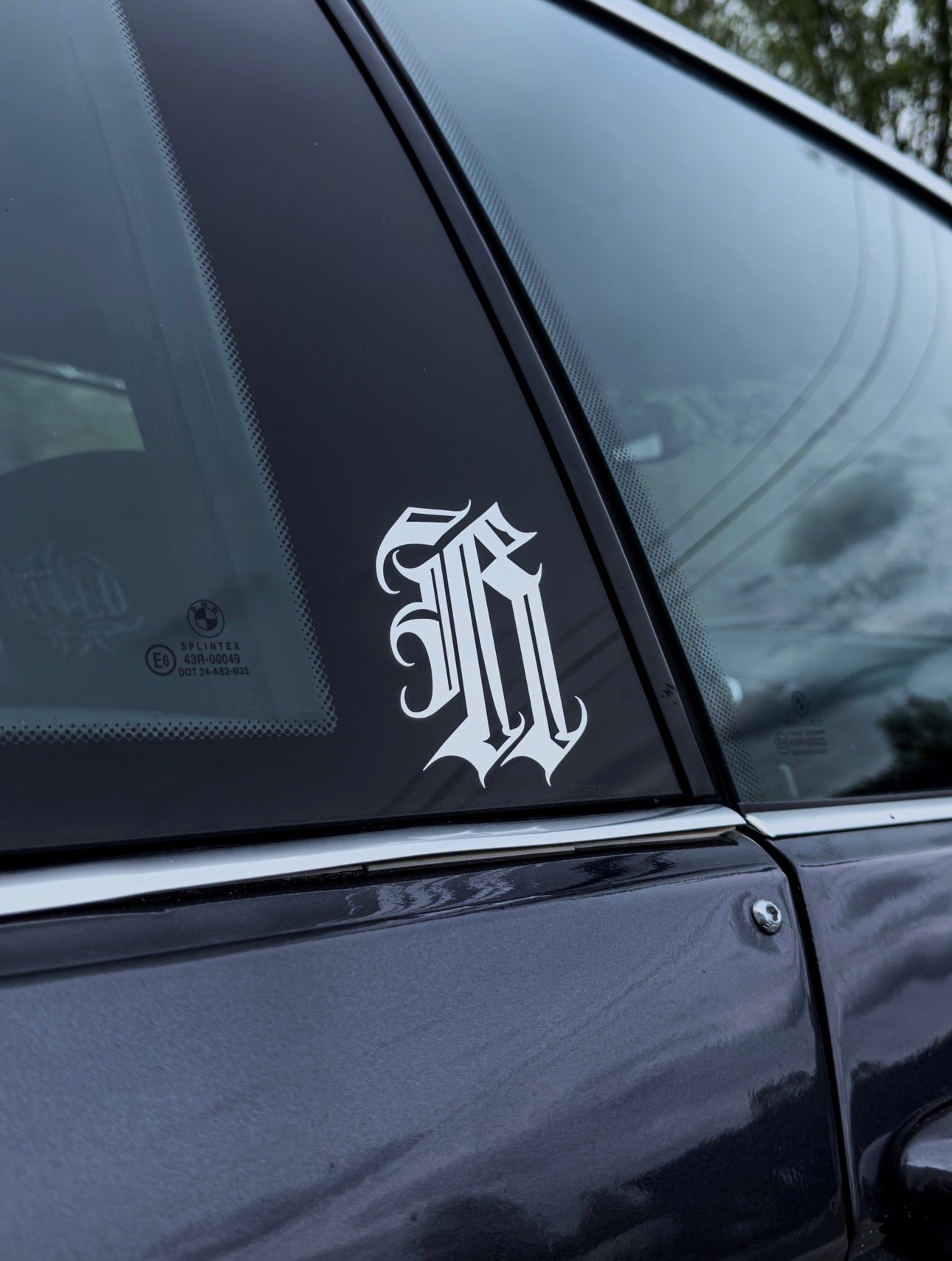 R DECAL