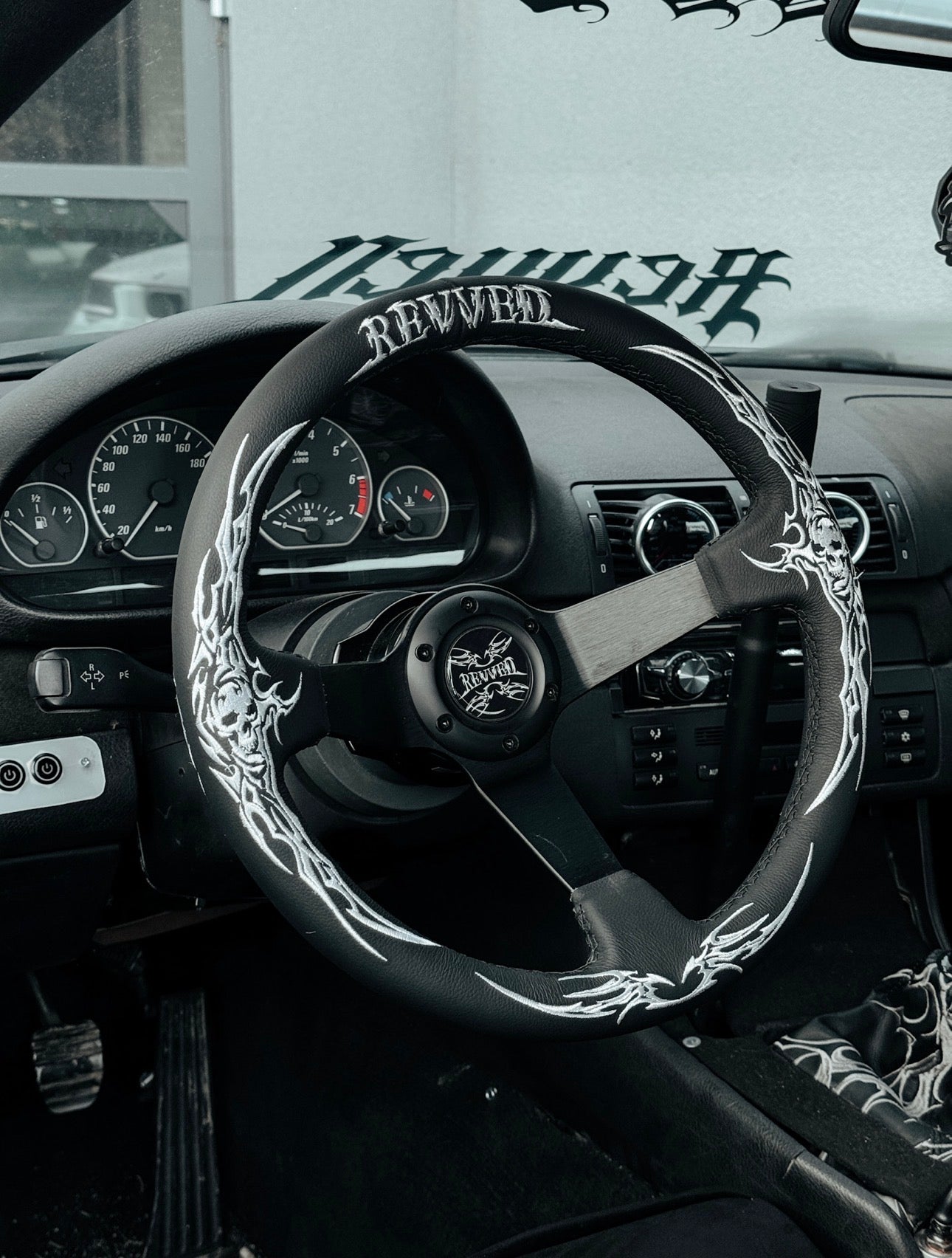 "DOKURO" STEERING WHEEL