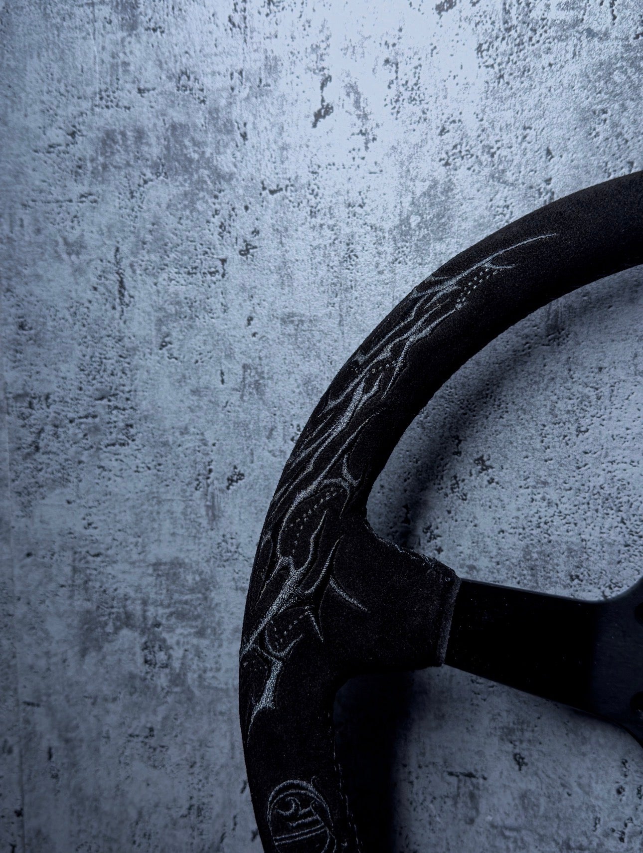 BLACK'ON'BLACK - OUTRUN STEERING WHEEL