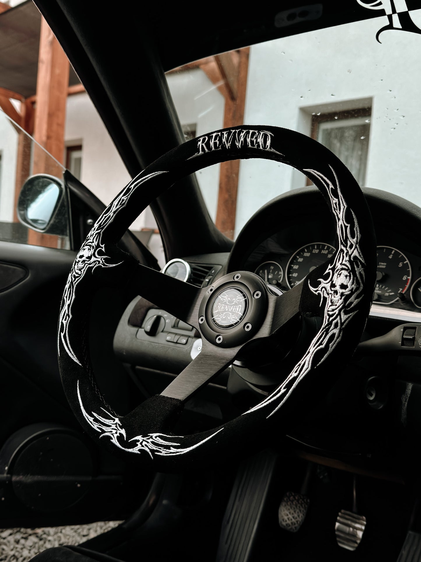 "DOKURO" STEERING WHEEL
