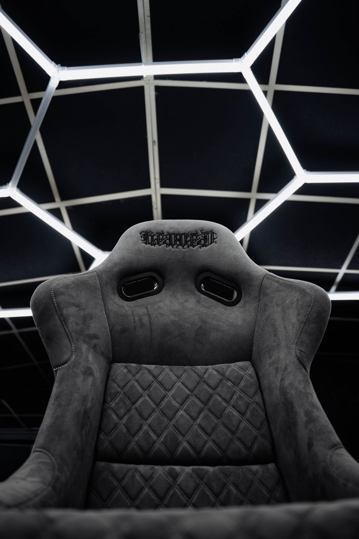 "SHADOW" FOTEL KUBEŁKOWY OUTRUN