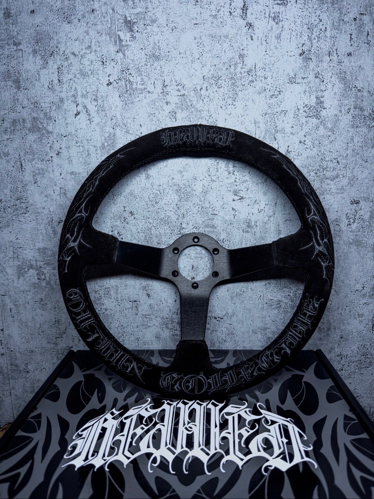 BLACK'ON'BLACK - OUTRUN STEERING WHEEL