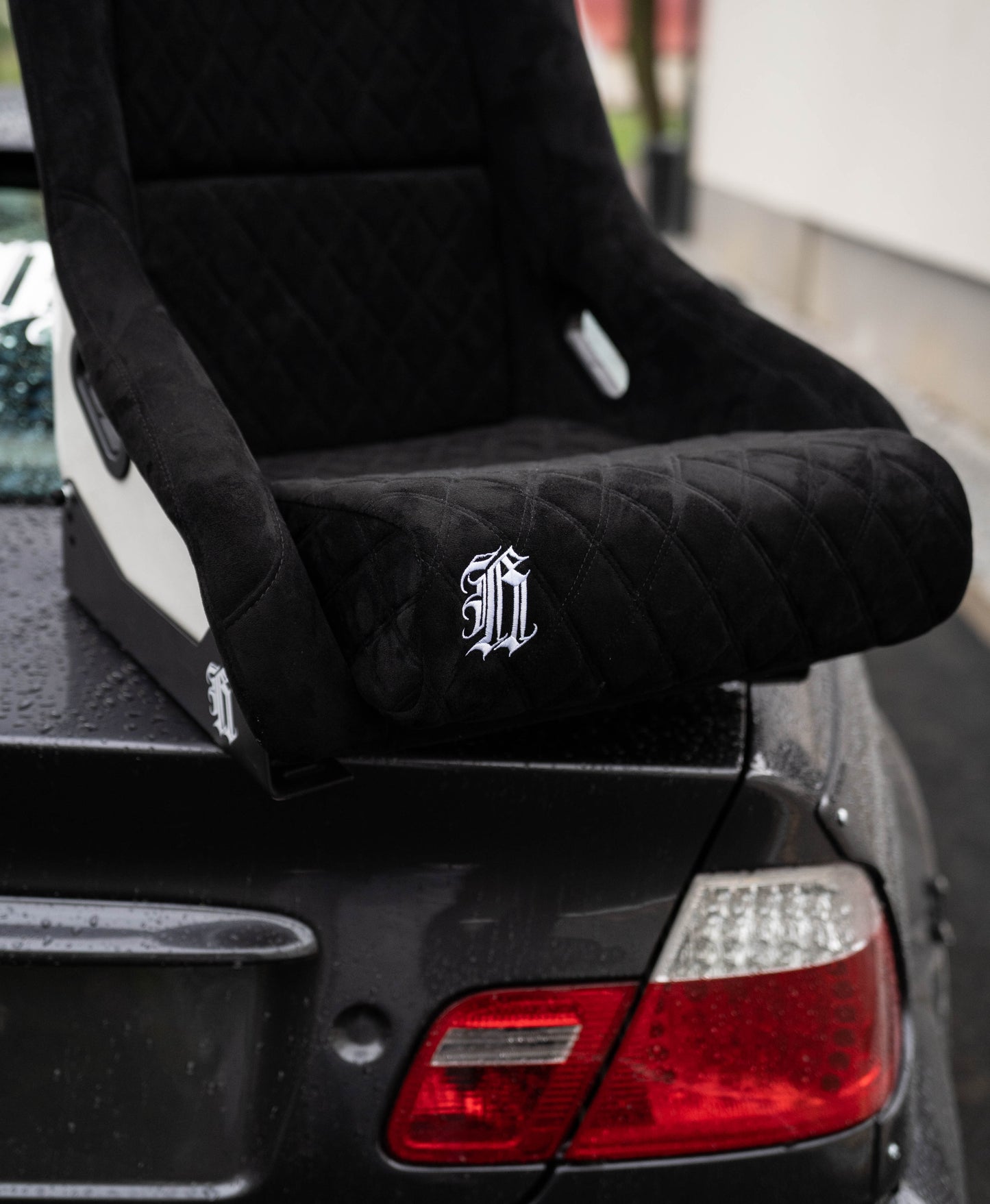 OUTRUN BUCKET SEAT - PREORDER